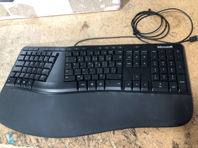 Photo 1 of POWERS ON *** Microsoft Ergonomic Keyboard for Business - Wired - Black
