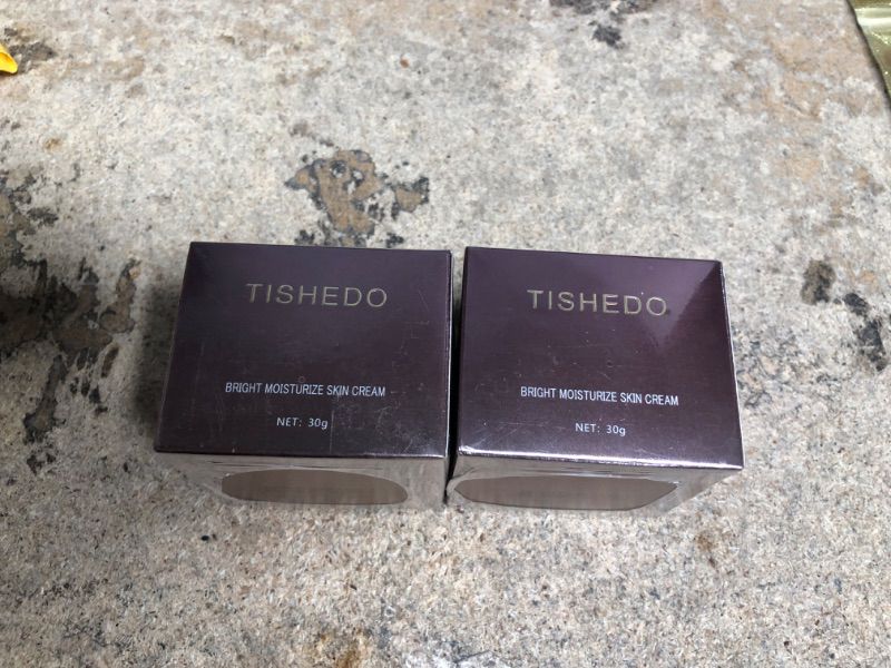 Photo 3 of 2 Items****TISHEDO Makeup Prime Pore Minimizer Foundation BB Cream Sunscreen Cream for Long Lasting Cover Pores brighten skin tone(1 Fl Oz)