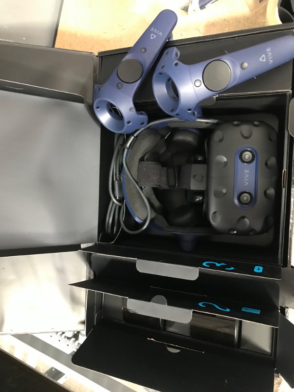 Photo 3 of **PARTS ONLY** DOESN'T FUNCTION****
VIVE Pro 2 Full Kit - Bundle