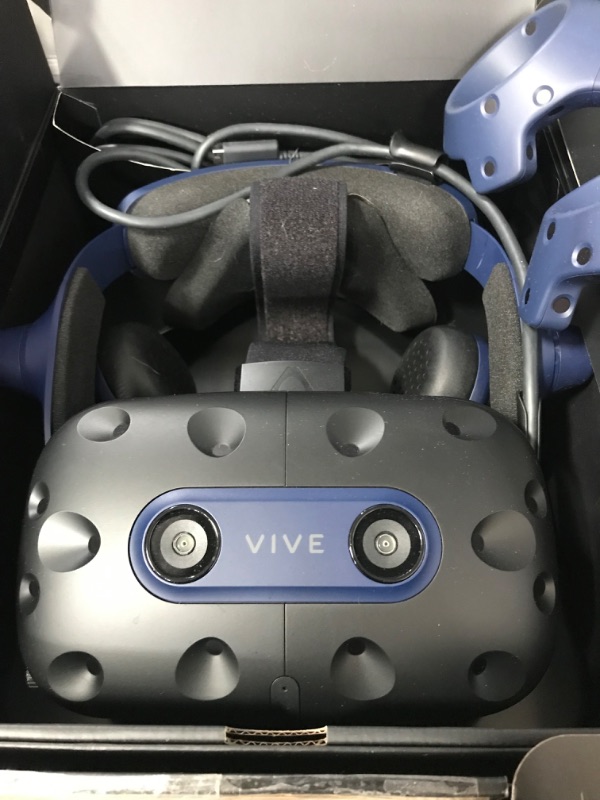 Photo 2 of **PARTS ONLY** DOESN'T FUNCTION****
VIVE Pro 2 Full Kit - Bundle