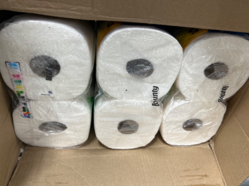 Photo 1 of Bounty Quick-Size Paper Towels, White, 12 Family Rolls = 30 Regular Rolls (Packaging May Vary)