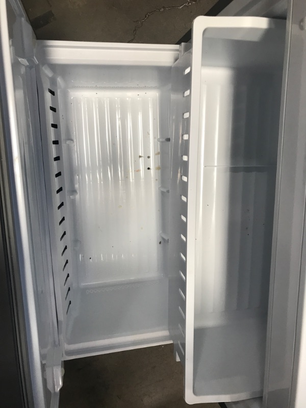 Photo 5 of Hisense 17.2 cu. ft. Refrigerator - Fingerprint-Resistant Stainless Steel
