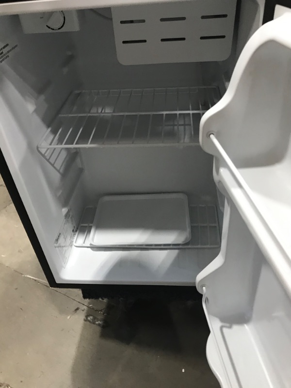 Photo 5 of **NOT FUNCTIONAL !! Midea WHS-65LB1 Compact Single Reversible Door Refrigerator, 1.6 Cubic Feet(0.045 Cubic Meter), Black
