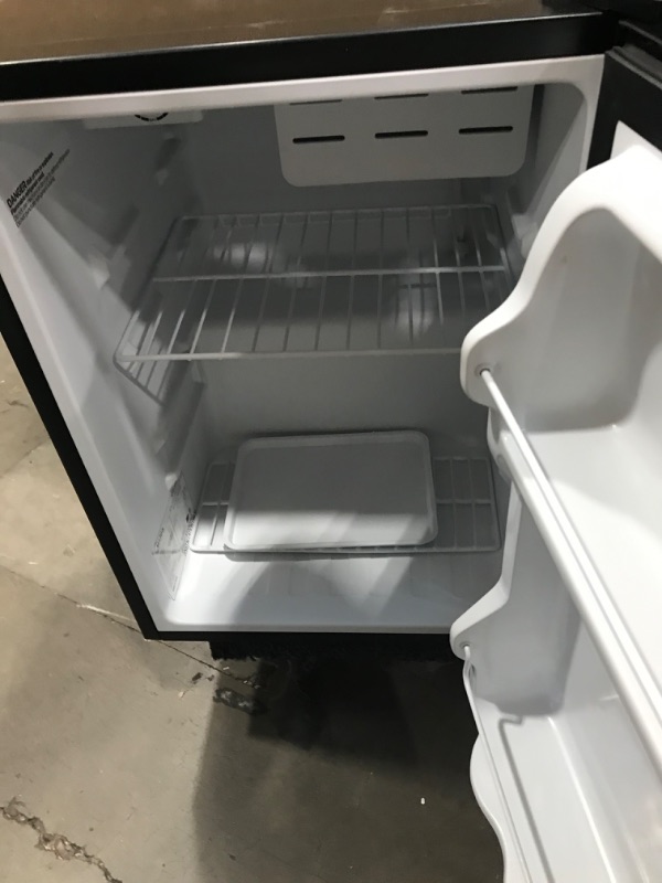 Photo 3 of **NOT FUNCTIONAL !! Midea WHS-65LB1 Compact Single Reversible Door Refrigerator, 1.6 Cubic Feet(0.045 Cubic Meter), Black
