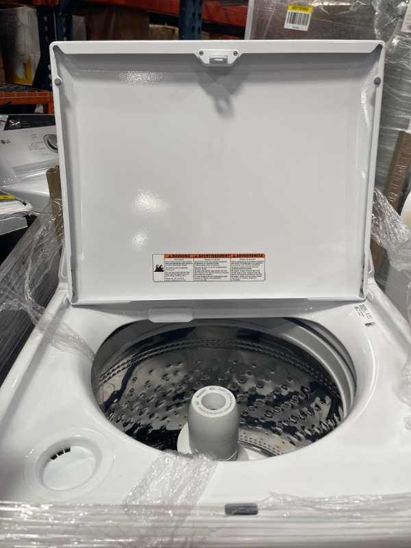 Photo 4 of Maytag 4.5-cu ft High Efficiency Agitator Top-Load Washer (White)