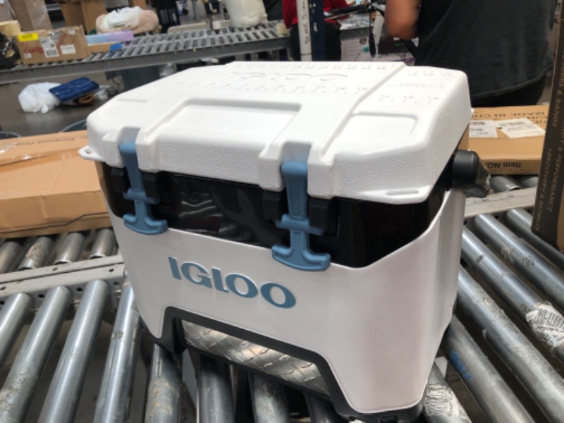 Photo 2 of Igloo Heavy-Duty 25 Qt BMX Ice Chest Cooler with Cool Riser Technology White/Blue Cooler