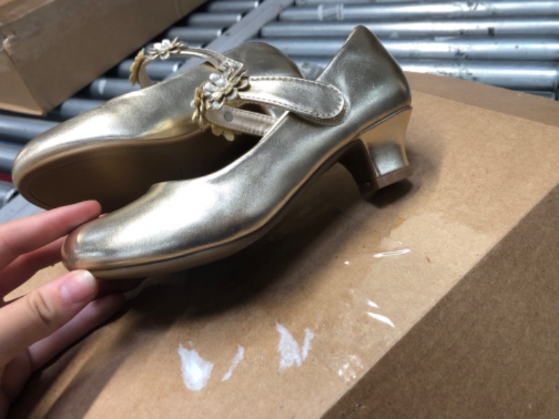 Photo 1 of Girls Gold Leather Pumps size 13 
