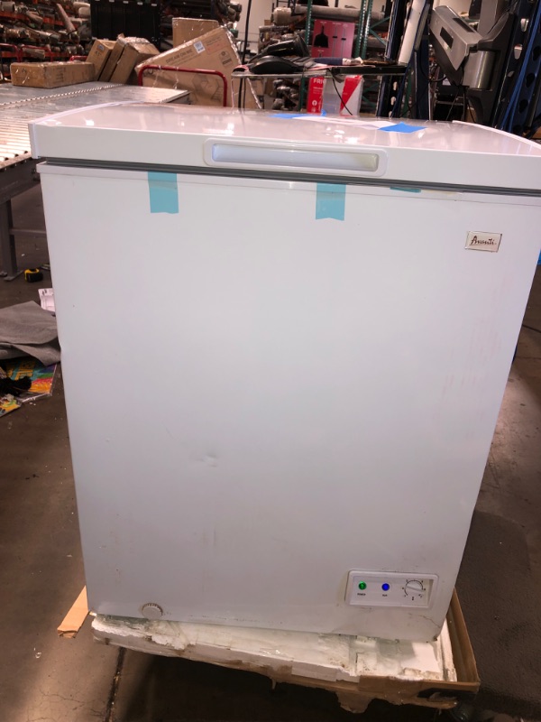 Photo 8 of *NONFUNCTIONAL**Avanti CF5F0W CF5F 5.0 cu. ft. Garage Ready Chest Freezer, in White
