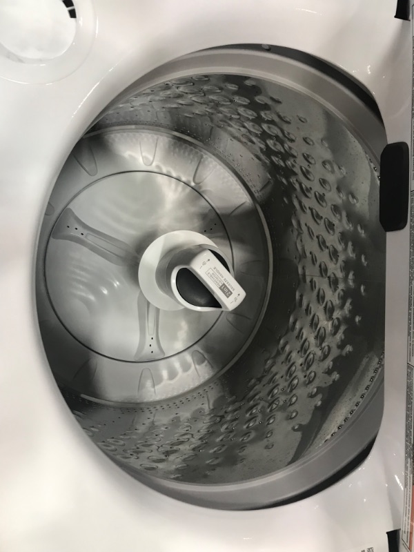 Photo 5 of SCRATCHED/DENTED**Whirlpool 2 in 1 Removable Agitator 4.7-cu ft High Efficiency Impeller and Agitator Top-Load Washer (White)
