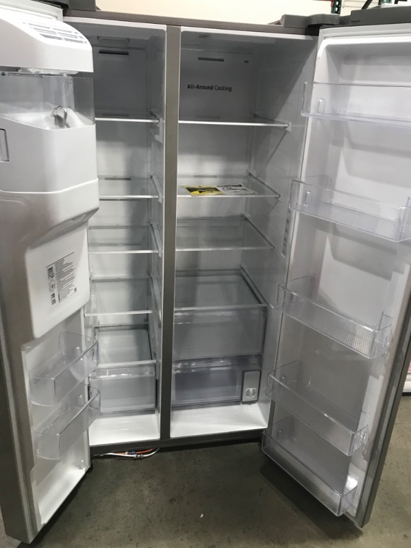 Photo 5 of SCRATCHED**Samsung 27.4-cu ft Side-by-Side Refrigerator with Ice Maker (Fingerprint Resistant Stainless Steel)
