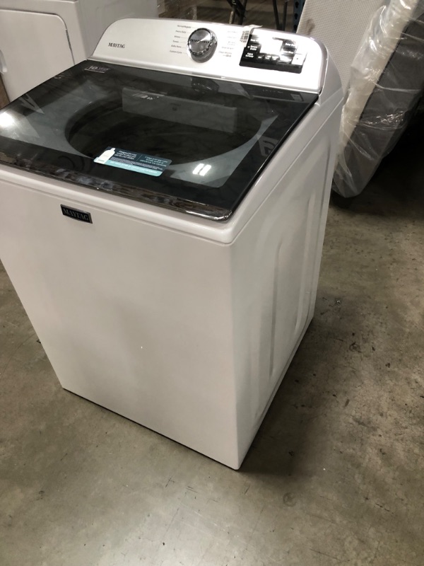 Photo 2 of Maytag Smart Capable 4.7-cu ft High Efficiency Agitator Smart Top-Load Washer (White)
