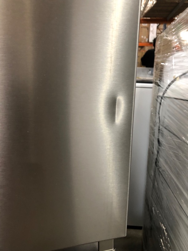 Photo 4 of DENTED/DIRTY**Hisense 26.6-cu ft French Door Refrigerator with Ice Maker (Fingerprint Resistant Stainless Steel) ENERGY STAR
