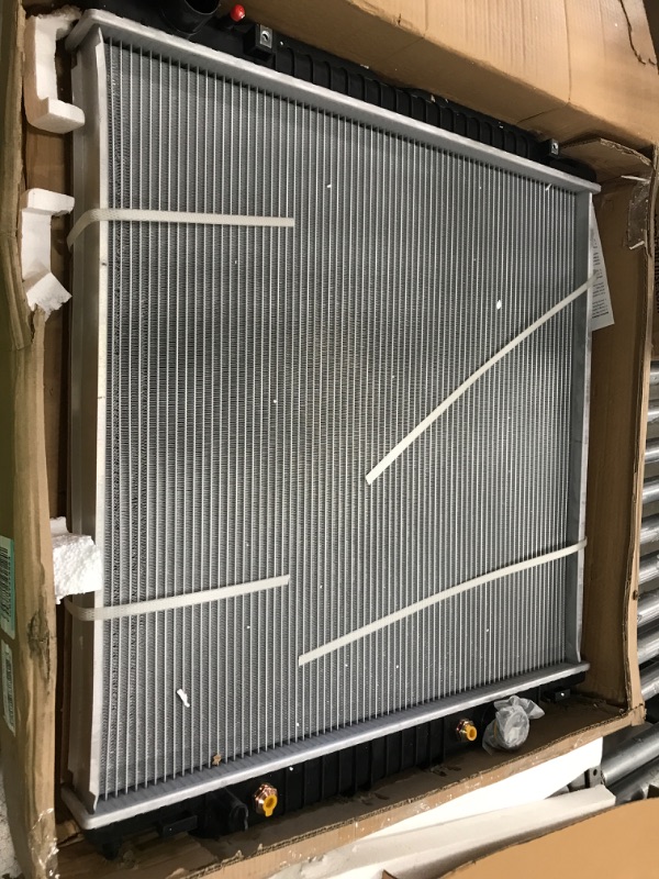 Photo 2 of DENTED SIDE**YITAMOTOR Radiator Compatible with 2005 2006 2007 Ford F-250/350/450/550 2011-2019 F53/F59 Super Duty OE Style CU2887 Radiator with Aluminum Core FO3010282