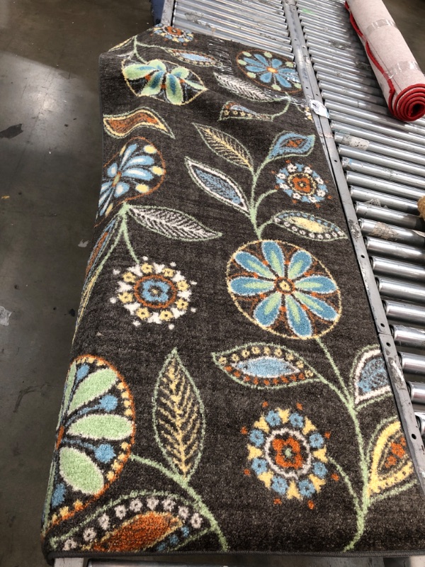 Photo 1 of 2 1/2 ft x 6 ft hallway runner rug 