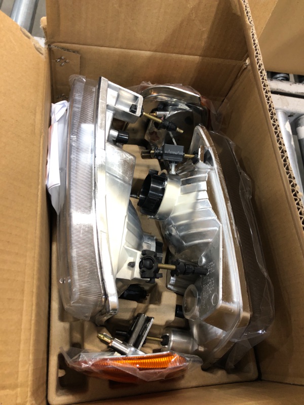 Photo 1 of ALZIRIA Headlight Compatible with 01-11 Ranger 2001-2011 Ranger 2001 2002 2003 2004 2005 2006 2007 2008 2009 2010 2011 Ford Ranger with Corner Light Left and Right Side Chrome Housing Amber Reflector Chrome Housing