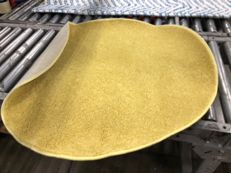 Photo 1 of 35" yellow round rug