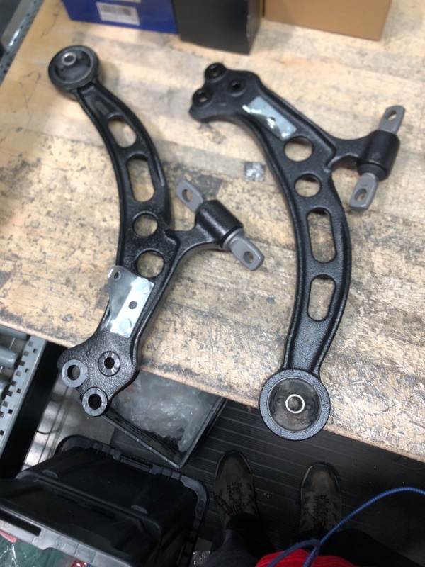 Photo 2 of MACEL 2 Pcs K640191 K640192 Front Lower Left Right Control Arm Assembly Compatible with 92-01 Lexus ES300, 99-03 Lexus RX300, 95-97 Toyota Avalon, 92-01 Toyota Camry