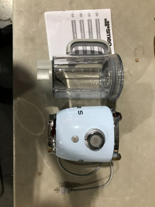 Photo 2 of **PARTS ONLY** LEAKS**
Smeg Countertop, Pastel Blue 50s Style Blender, 48 Ounces 48 Ounces Blue