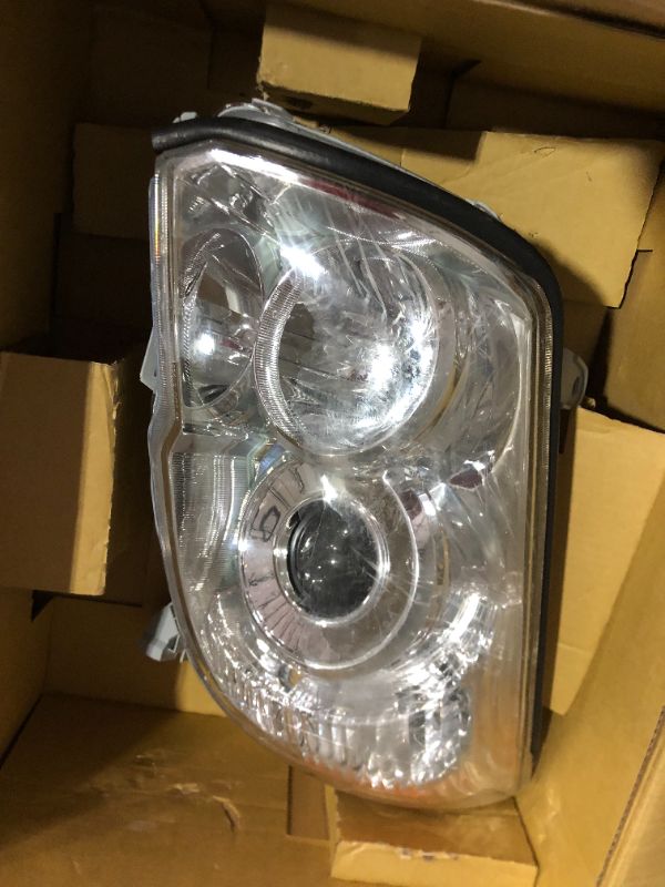 Photo 4 of ***PROTECTIVE FILM FLAKING OFF - SEE NOTES***
TYC Right Headlight Assembly Compatible with 2006-2009 Toyota 4 Runner Passenger Side