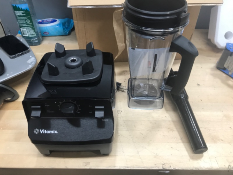 Photo 3 of ***POWERS ON*** Vitamix 5200 Blender Professional-Grade, Self-Cleaning 64 oz Container, Black - 001372 Black Blender