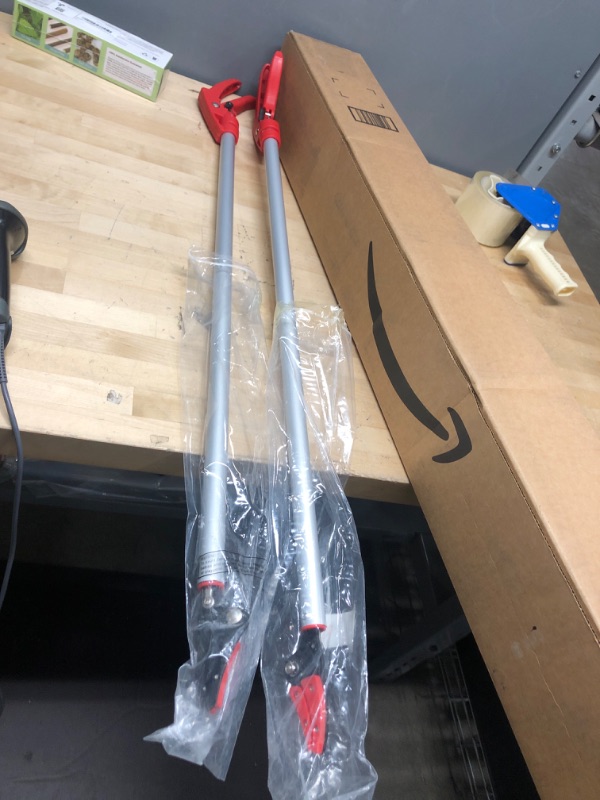 Photo 1 of 2 Pcs Cut and Hold Extendable Tree Pruner 38.4 Inch Long Reach Pole Pruner for Tree Trimming Tree Branch Cutter Lightweight Aluminum Plant Trimmer for Fruit Picker Garden Shears Branch Bypass Loppers