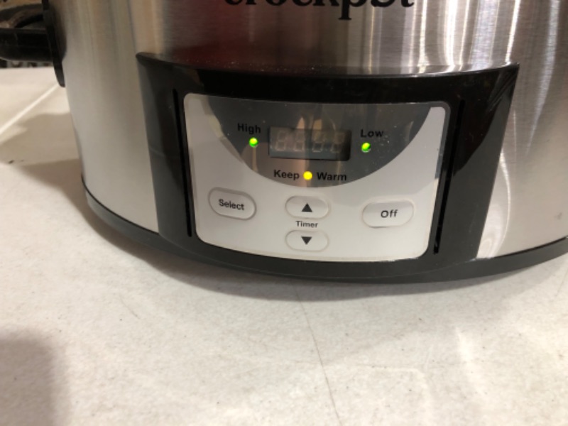 Photo 3 of **See Notes/POWERS ON/MINOR DAMAGE*** 
Crock-Pot SCCPVL610-S-A 6-Quart Cook & Carry Programmable Slow Cooker with Digital Timer