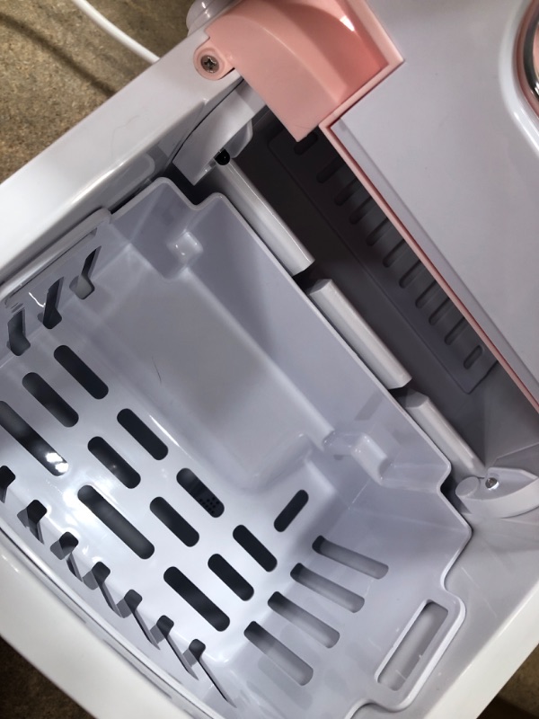 Photo 5 of **USED**
Igloo 26-Pound Automatic Self-Cleaning Portable Countertop Ice Maker Machine with Handle, Pink Pink Ice Maker
**MISSING SCOOP**