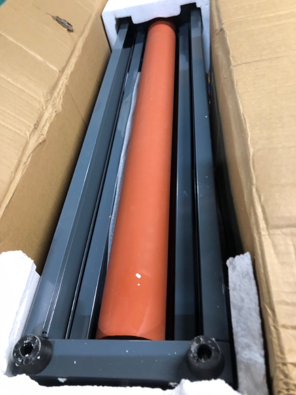 Photo 3 of VEVOR 29.5 Inch Cold Laminator Machine 10mm Manual Vinyl Photo Film Cold laminator Hand Crank Pressure Cold Roll laminator(29.5 Inch) 29.5inch