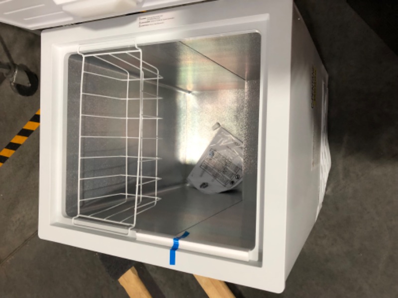 Photo 6 of ***USED - MAJOR DAMAGE - UNTESTED - SEE CLERK COMMENTS***
Vissani 4.9 cu. ft. Manual Defrost Chest Freezer with LED Light Type in White Garage Ready