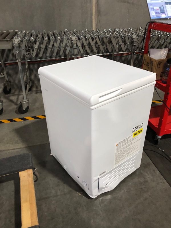 Photo 9 of ***USED - MAJOR DAMAGE - UNTESTED - SEE CLERK COMMENTS***
Vissani 4.9 cu. ft. Manual Defrost Chest Freezer with LED Light Type in White Garage Ready