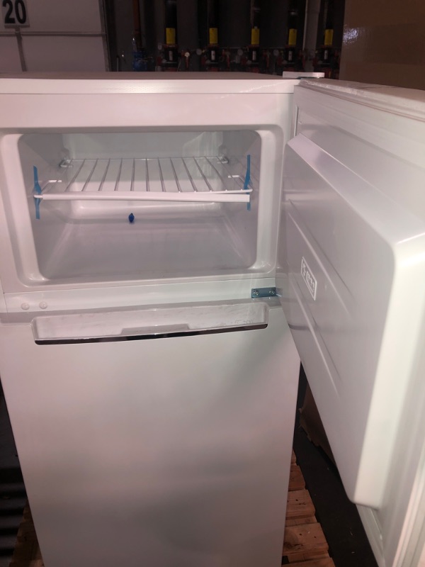 Photo 6 of (READ NOTES) MAGIC CHEF STANTING FRIDGE 7.3 