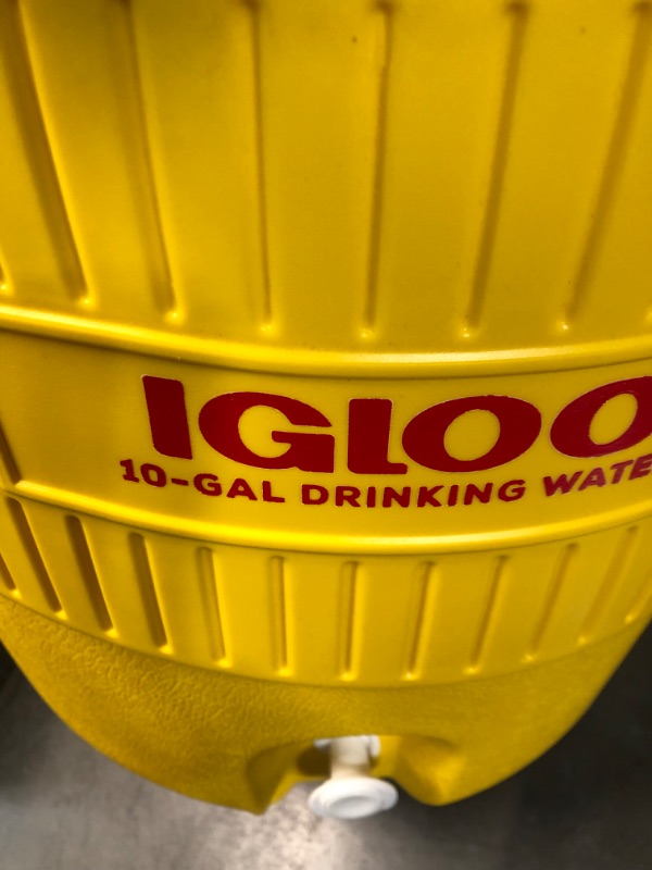 Photo 2 of LID IS BENT******
Igloo 10 gallon Industrial Beverage Cooler , Yellow/Red/White