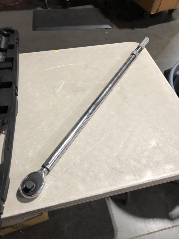 Photo 7 of ***USED - UNABLE TO TEST***
Performance Tool M204 3/4" Drive Torque Wrench with LH/RH Thread Torque Capabilities 3/4" Drive Torque Wrench 100-600 ft/lbs