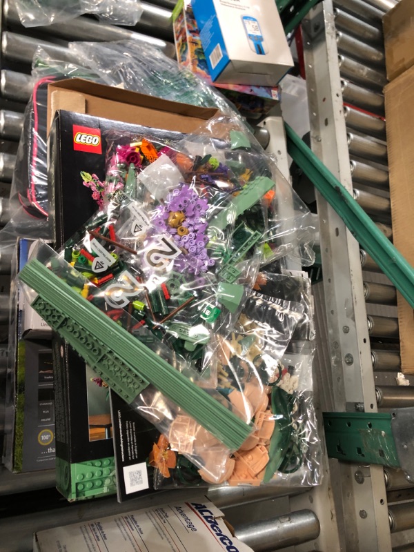 Photo 3 of LEGO Icons Flower Bouquet 10280 Building Set for Adults (756 Pieces)