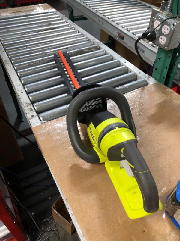 Photo 1 of * important * see notes *
RYOBI RY40602BTL 24 in. 40-Volt Lithium-Ion Cordless Battery Hedge Trimmer (Tool Only)