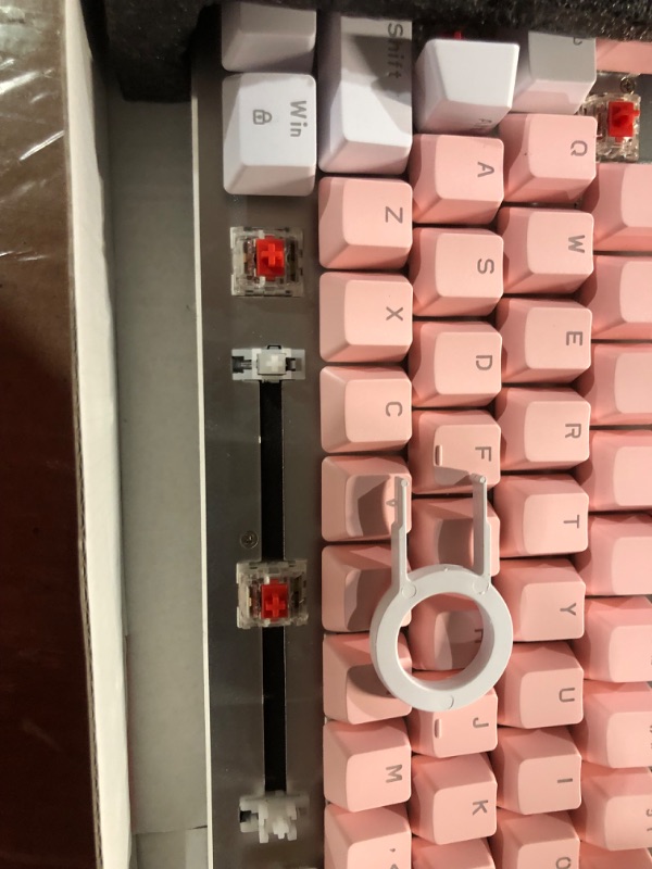 Photo 4 of MECHANICAL SHAFT GAME KEYBOARD PINK 