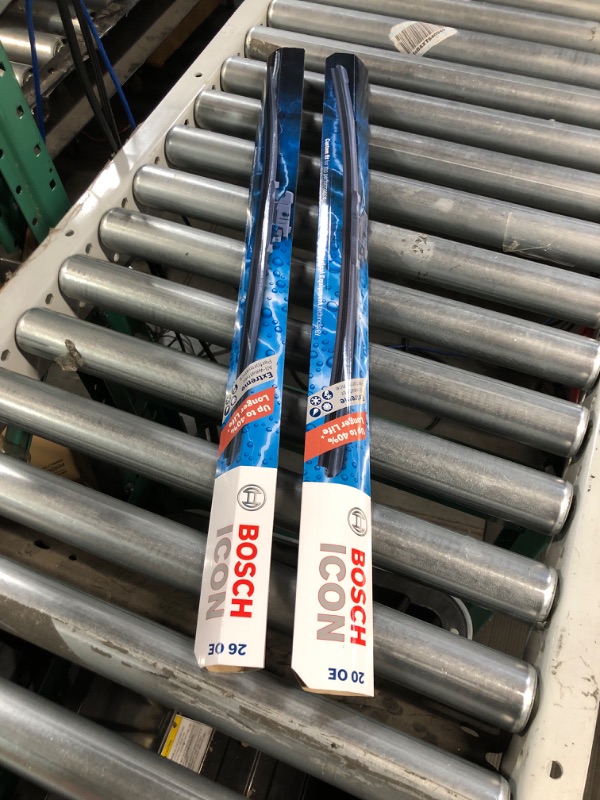 Photo 2 of Bosch ICON Wiper Blades 26OE20OE (Set of 2) Fits Audi: 18-11 A8 Quattro, BMW: 19-11 X3, Ford: 19-10 Taurus, Toyota: 12-05 Avalon +More, Up to 40% Longer Life]=