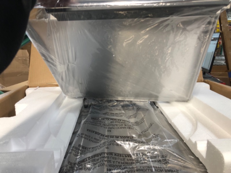 Photo 1 of **SEE NOTES/DAMAGED**
Breville Smart Oven Air Fryer Toaster Oven, Brushed Stainless Steel, BOV860BSS