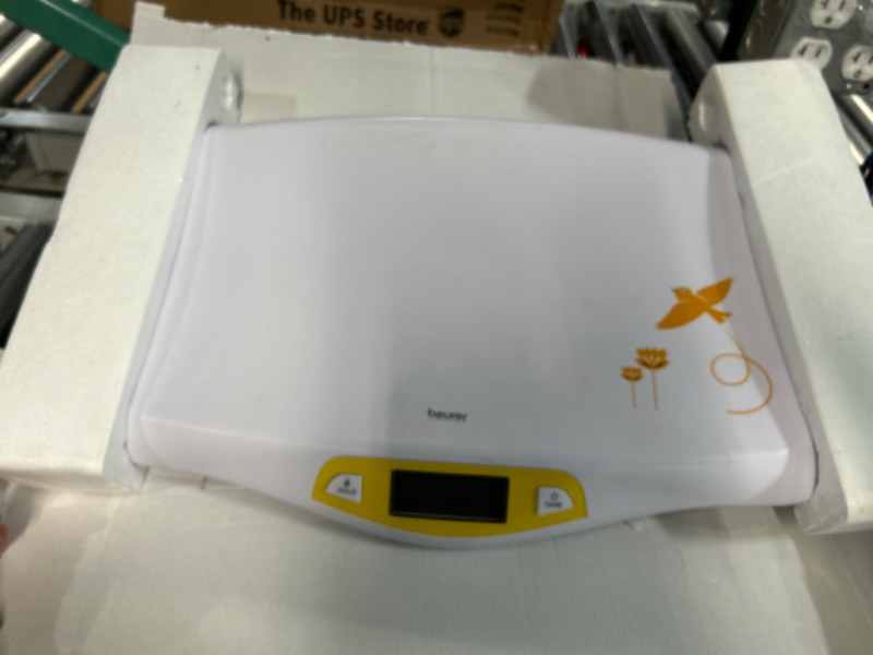 Photo 2 of Beurer BY80 Digital Baby Scale, Infant Scale for Weighing in Pounds, Ounces, or Kilograms up to 44 lbs with Hold Function, Pet Scale for Cats and Dogs
