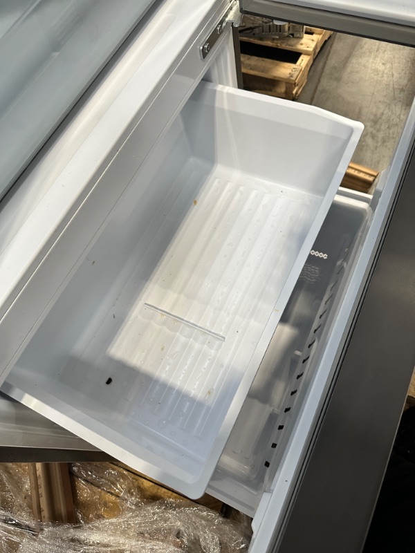 Photo 13 of Hisense 17.2-cu ft Counter-depth Bottom-Freezer Refrigerator (Fingerprint Resistant Stainless Steel) ENERGY STAR
