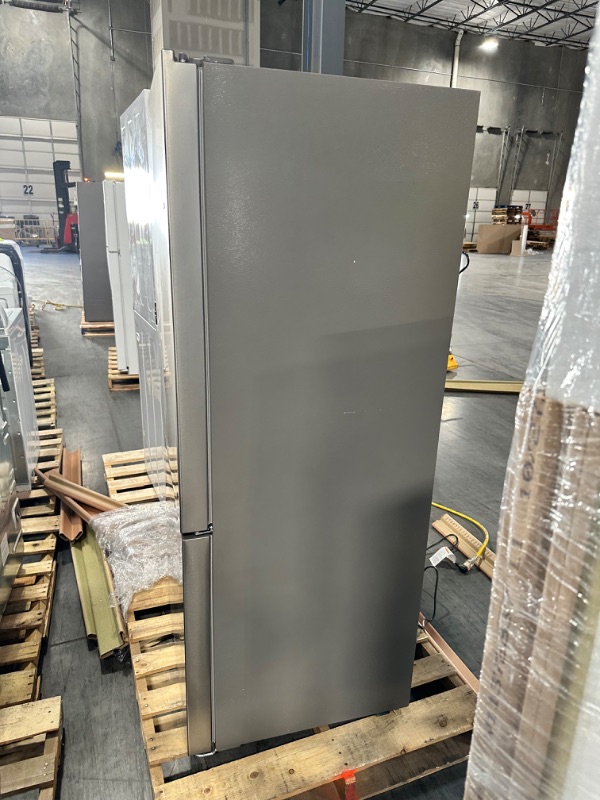 Photo 6 of Hisense 17.2-cu ft Counter-depth Bottom-Freezer Refrigerator (Fingerprint Resistant Stainless Steel) ENERGY STAR
