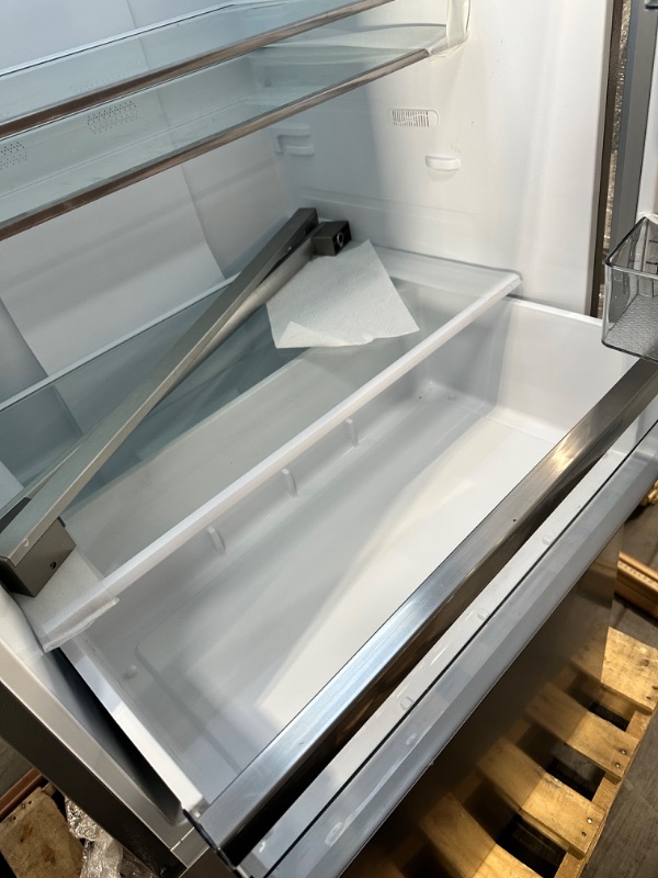 Photo 2 of Hisense 17.2-cu ft Counter-depth Bottom-Freezer Refrigerator (Fingerprint Resistant Stainless Steel) ENERGY STAR
