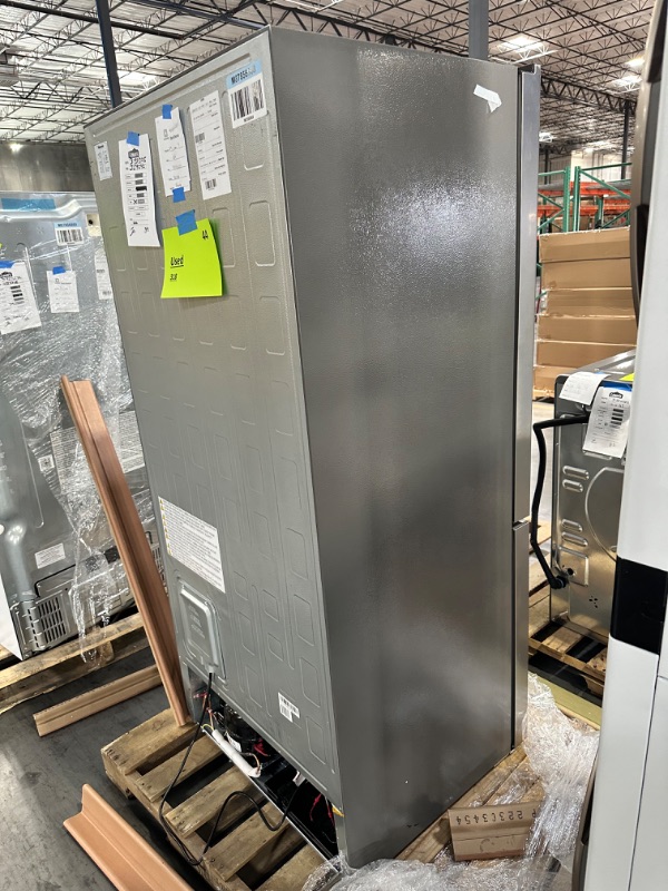 Photo 10 of Hisense 17.2-cu ft Counter-depth Bottom-Freezer Refrigerator (Fingerprint Resistant Stainless Steel) ENERGY STAR
