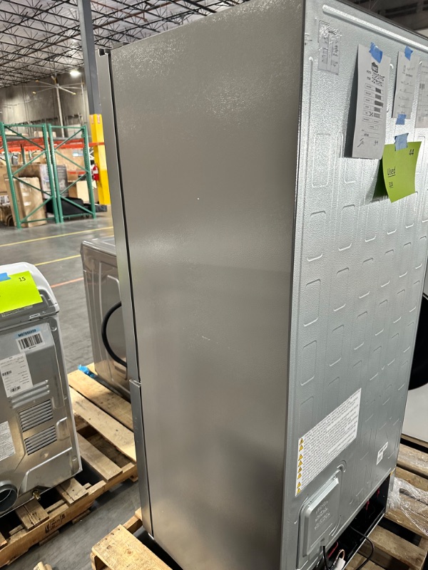 Photo 3 of Hisense 17.2-cu ft Counter-depth Bottom-Freezer Refrigerator (Fingerprint Resistant Stainless Steel) ENERGY STAR
