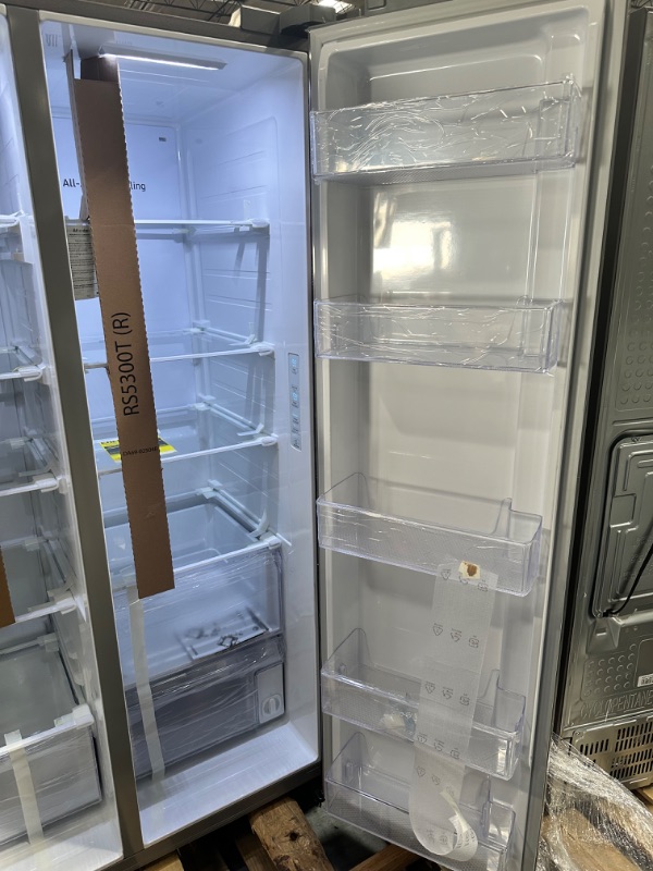 Photo 10 of Samsung 28-cu ft Smart Side-by-Side Refrigerator with Ice Maker (Fingerprint Resistant Stainless Steel)
