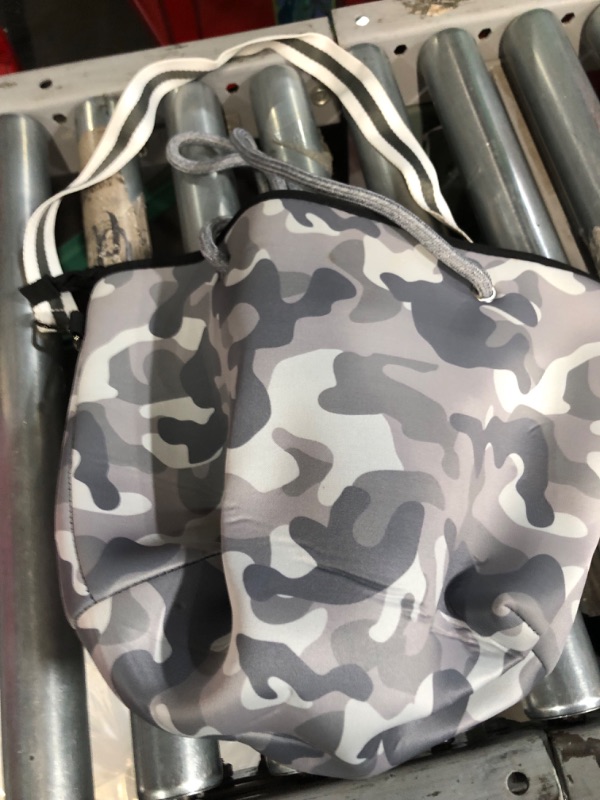 Photo 2 of *USED* Women's Camo Handbag