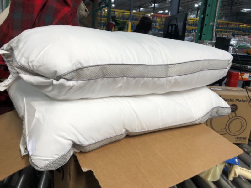 Photo 2 of *USED* mislili Pillows Standard/Queen Size Set of 2, Bed Pillows for Sleeping, Cooling Hotel Quality with Premium Soft Down Alternative Fill for Back, Stomach or Side Sleepers
