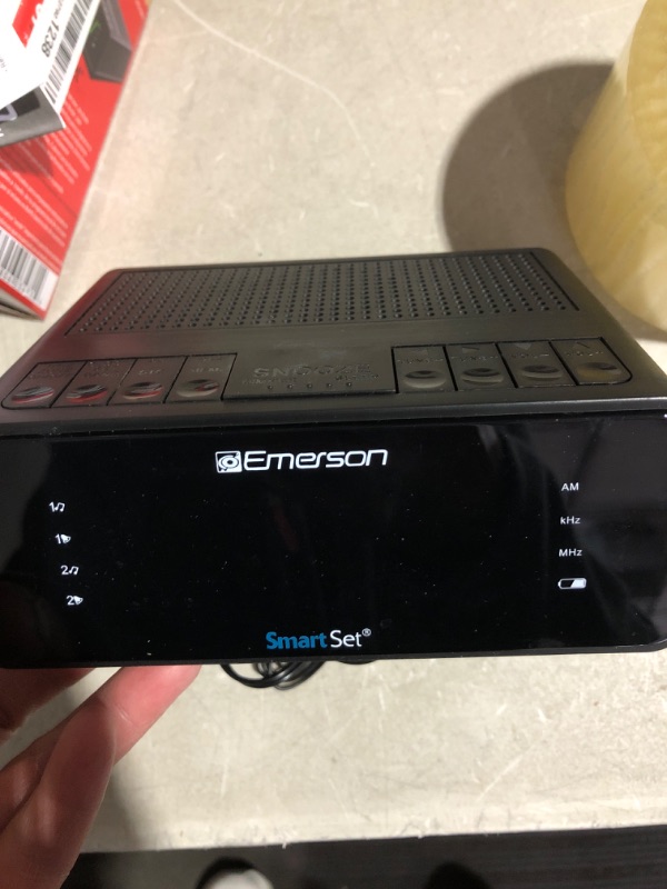 Photo 2 of *USED* Emerson SmartSet Alarm Clock Radio with AM/FM Radio, Dimmer, Sleep Timer and .9" LED Display, CKS1900 (Black)