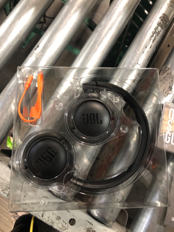 Photo 3 of JBL Tune 510BT: Wireless On-Ear Headphones Black 