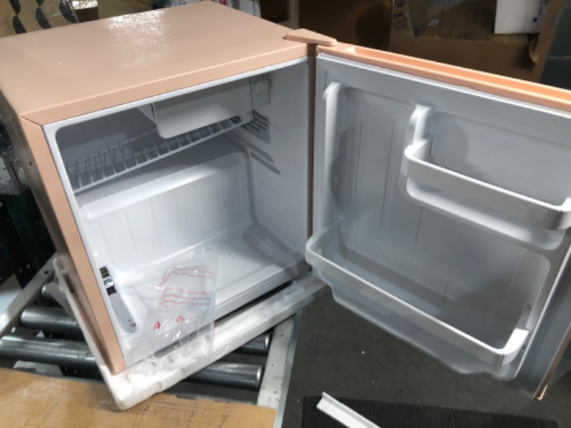 Photo 7 of ***NOT FUNCTIONAL - FOR PARTS - NONREFUNDABLE - SEE NOTES***
Frigidaire EFR176-CORAL 1.6 cu ft Coral Retro Fridge with Side Bottle Opener